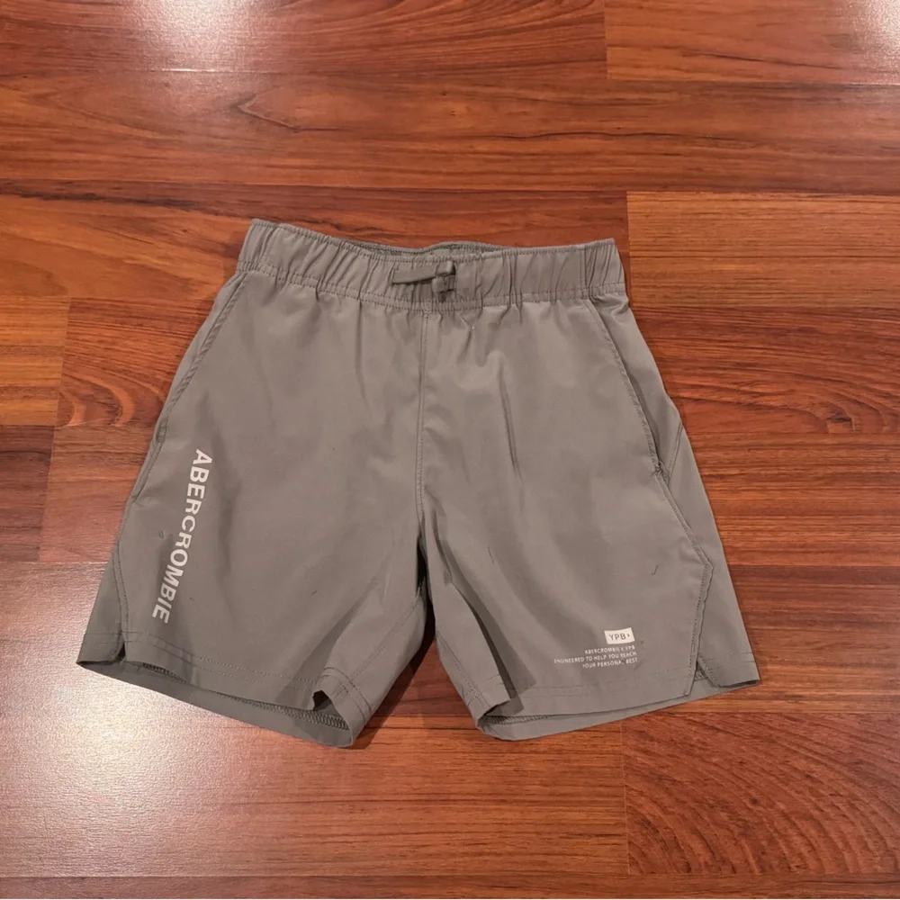Abercrombie Kids Shorts Bundle 
Size 7/8 
Black Grey Tan Vineyard Vines Nike - Picture 5 of 7